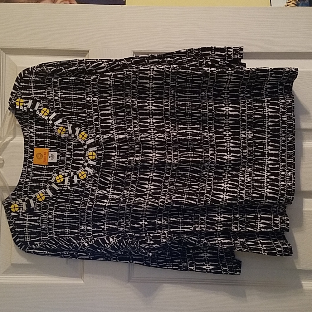 Black/white, 3/4 sleeve Ruby Rd blouse